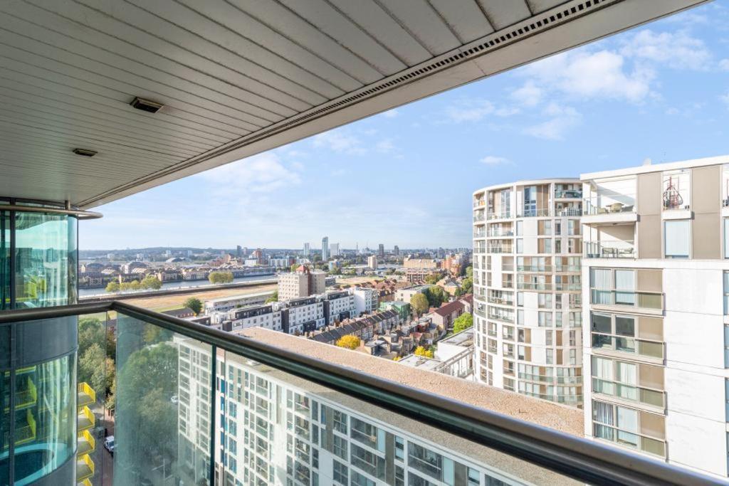 Docklands Cozy View Apartment London Exteriör bild
