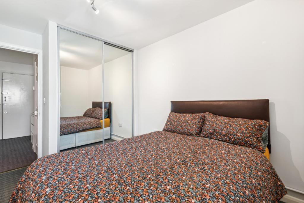 Docklands Cozy View Apartment London Exteriör bild